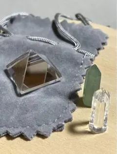 水晶＆アベンチュリン ピラミッド・ポイント 4点セット ミニポーチ付き 天然石