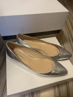 シルバー ポインテッドトゥ フラットシューズ