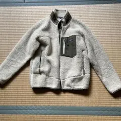 patagonia フリースジャケット クリーム色
