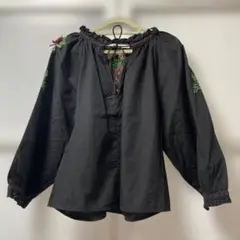 ZARA ブラウス　黒　花柄　刺繍