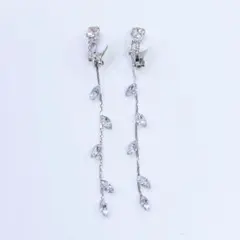 ☆イヤリング☆ラインストーン　クリスタルリーフ　ドロップイヤリング　シルバー