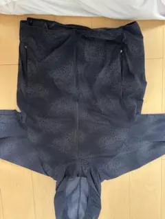 UNIQLO ダークグレー フード付きウィンドブレーカー