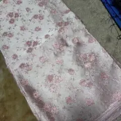 花柄刺繍カーテン　薄いピンク　シルバーラメ　サテン風