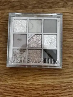 UNLEASHIA Glitterpedia アイシャドウパレットのサムネイル