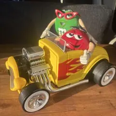 M&M's ジープ型フィギュア ディスペンサー - メルカリ