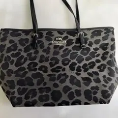コーチ　トートバッグ　肩かけ　レオパード柄　ジャガード　ファスナー　黒