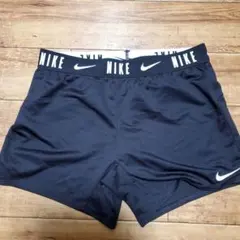 NIKE 黒 ショートパンツ