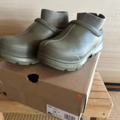 UGG 新品未使用　25cm/7 オリーブ　防水　一年中使える　本物のサムネイル