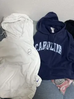 フード付きスウェットシャツ2点 Nike +その他ブランド（不明ブルー＆ホワイト