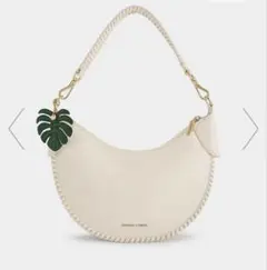 CHARLES & KEITH ブリュム ブレードカーブホーボーバッグ