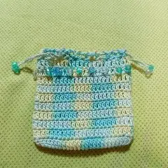 青と黄色のビーズ付き巾着ポーチ