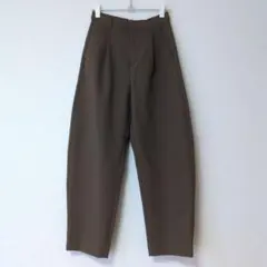 KBF コクーンシルエットパンツ　ブラウン