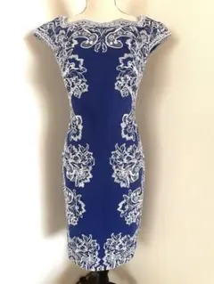 週末お値下げTADASHI.SHOJI花柄刺繍 ワンピース 新品未使用 TADASHI SHOJI*刺繍*花柄*ホルターネック*Vネック*ワンピース