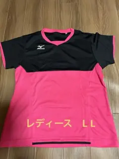 スポーツ 半袖シャツ 黒とピンク ロゴ入り