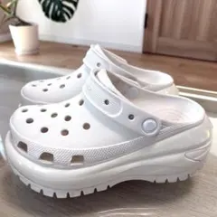 crocsクロックス メガクラッシュ クロッグ Bone ベージュ 厚底サンダル