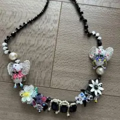 アルベロベロ、カラフルビーズと花モチーフのネックレス