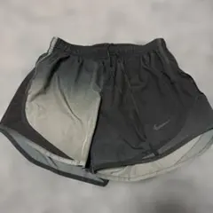 Nike ブラック/グレー グラデーション ショートパンツ　S