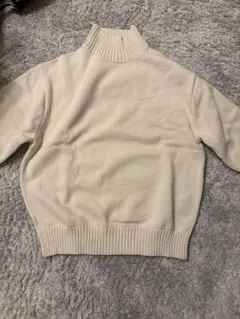 ユニクロ　ハイネックニットセーター