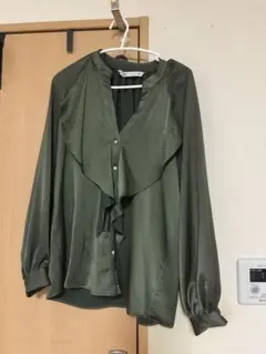 ZARAオリーブグリーン フリル長袖ブラウスL
