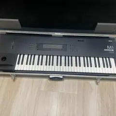 KORG M1 シンセサイザー 専用ハードケース付きのサムネイル