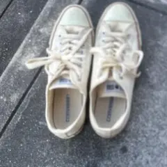 Converse Chuck Taylor All Star クリーム色