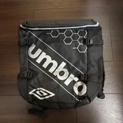 【匿名配送】美品 umbro アンブロ リュック サッカー 黒 バックパックのサムネイル