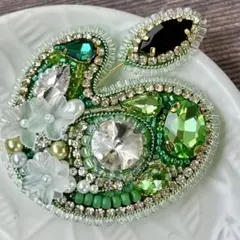 ビーズ刺繍ブローチ♡GreenApple♡ハンドメイド