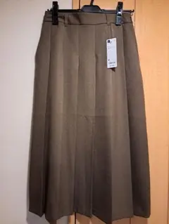 GU プリーツミディスカート M 　オリーブ　新品タグ付き