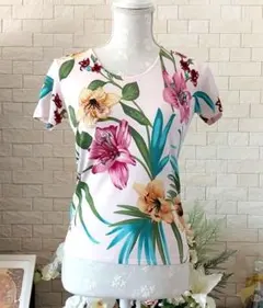 ❣️未使用極美品❣️ビーズ刺繍ユリ柄カットソーのサムネイル