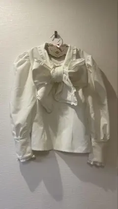 ミロアミュレット フリルボウタイブラウスのサムネイル