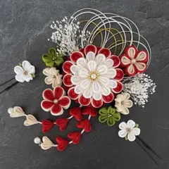 つまみ細工　髪飾り　✴︎雅✴︎赤グリーン　成人式卒業式　No.479再販18