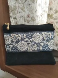 インド刺繍〜黒ポーチ（ティッシュケース付き）