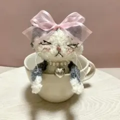 【ハンドメイド】ブテ猫ちゃんチャーム　あみぐるみ（ハチワレ・グレー）