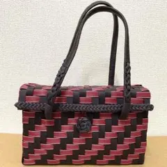 編み込みかごバッグ　黒　赤　ハンドバック　花モチーフ　スクエア　エコクラフト