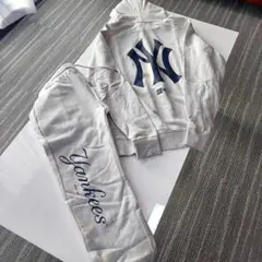 【新品未使用】ニューヨークヤンキース　セットアップ　上Ｌ下M　ニューエラ　MLBのサムネイル