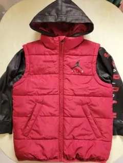 AIR JORDAN 赤 フード付きダウンベスト キッズM 110-116