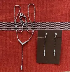 ネックレスとイヤリングのセット　カジュアルアクセサリー