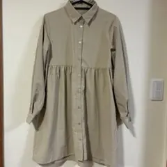ベージュ ギャザー切り替え 長袖シャツ ブラウス S