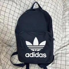 adidas ネイビーリュック