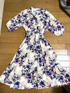タイ限定！現地購入　鮮やかな花柄デザインのシャツワンピース　ウエストリボンベルト