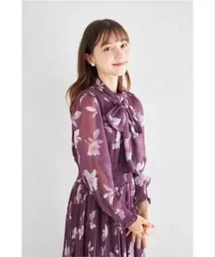 ２ＷＡＹボウタイリボン付きフラワープリントシャーリングプリーツワンピース