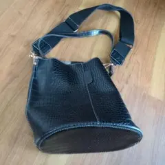 クロコダイル風ショルダーバッグ ブラック