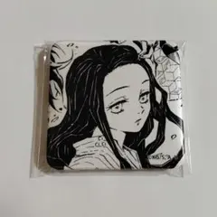 鬼滅の刃　ダイニング　竈門禰豆子　缶バッジ①