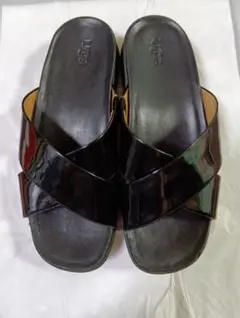 UGG ブラック クロスサンダル エナメル、お値下げ致しました☆