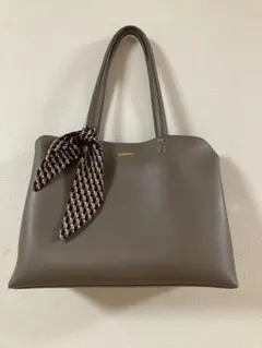 美品　スカーフ付きグレージュ トートバッグ