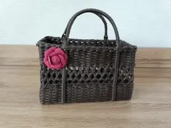 ダークブラウン 和風かごバッグ ピンク花モチーフ