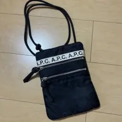A.P.C. ブラック サコッシュ