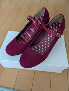 ワインレッド ストラップ付きヒール