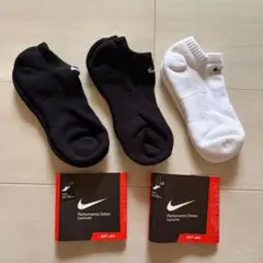 NIKE ソックス 23-25cm 3足セット（黒：2足、白：1足）のサムネイル