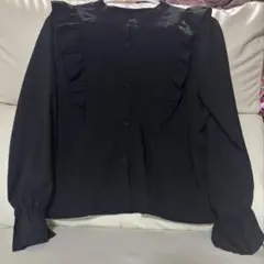 ラッフルショルダーシャツ　シャツ　黒　トップス　　ブラウス　Mサイズ